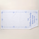 ビーチカスタムファミリーハウスコースタルブルーシェルシック ビーチタオル (正面)