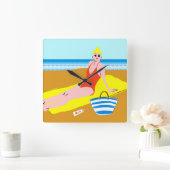 ビーチキーン – 黄色 スクエア壁時計 (ホーム)