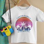 ビーチクルーズファミリー懇親会キュートカスタムパームツリー トドラーTシャツ<br><div class="desc">島のカッコいいクルーズで幼児と衣服のための家族休暇tシャツにマッチ。ピンクのビーチの夕日の前に美しかわいらしいヤシの木が特徴。海カスタムへの夏の旅行に最適な子供のティー。カスタマイズお名前で</div>