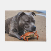 「ビーチサイド仲間たち – ふわふわでカニ仲間たち」 ドアマット (正面)