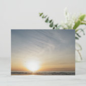 ビーチサンセットサンライズお祝いテキストの追加 招待状 (スタンド正面)