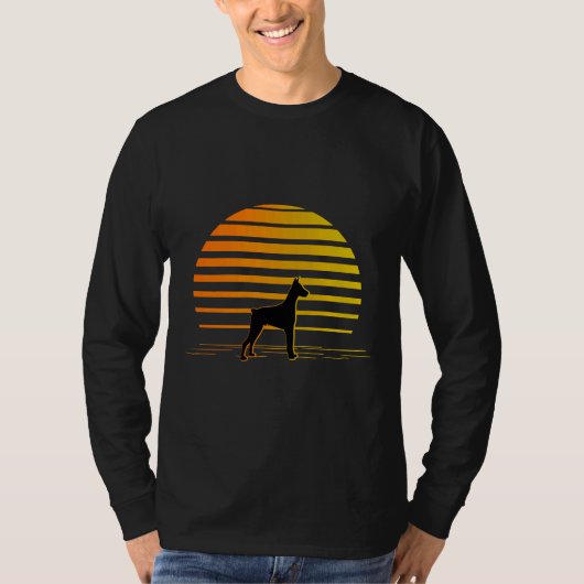 ビーチサンセットドバーマンドッグ Tシャツ (正面)