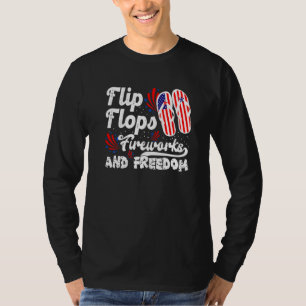 ビーチサンダルと花火と7月の自由4 Tシャツ
