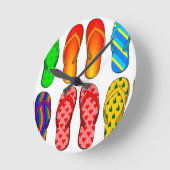 ビーチサンダルのカラフルなおもしろいのビーチのテーマの夏のギフト ラウンド壁時計 (傾斜)