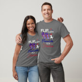 ビーチサンダル花火とフリーダムアメリカ国旗4日 Tシャツ (ユニセックス)