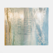 ビーチサンライズスカイオーバーサンドウィープモノグラム フリースブランケット (正面(横))