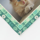 ビーチシーシェルキルテフェイクッドティール（緑がかった色）フォトコラージュ フリースブランケット (角)