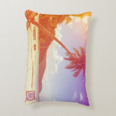 ビーチシーン、ココナッツツリー、木製ベッド。 アクセントクッション (裏面(縦))