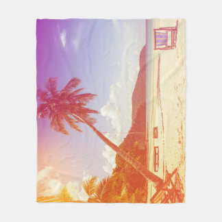 ビーチシーン、ココナッツツリー、木製ベッド。 フリースブランケット