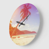 ビーチシーン、ココナッツツリー、木製ベッド。 ラージ壁時計 (傾斜)