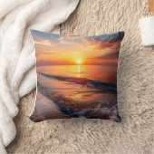 ビーチシーン、太陽が地平線に沈む クッション (ブランケット)