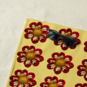 ビーチタイムレッドダリアフローラルパターンオンイエロー ビーチタオル (インサイチュ)