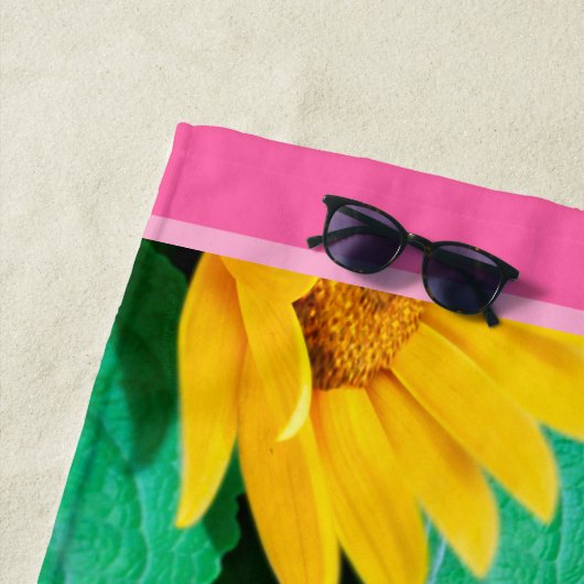 ビーチタオルが眠いラディバグのひまわり。ピンク色の縁 ビーチタオル (インサイチュ)