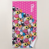 ビーチタオルの甘草キャンデーAllsorts。 ネオンのピンク ビーチタオル (正面)