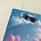 ビーチタオル誕生日ピンクブルーバルーンスカイ ビーチタオル (インサイチュ)
