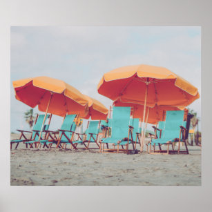 ビーチチェア（青とオレンジ色の写真） ポスター