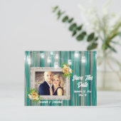 ビーチハウスのストリングライトのあるカントリー調の青い木の chic 案内ポストカード (スタンド正面)