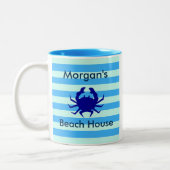 ビーチハウスブルーカニパーソナライズされたコーヒーマグ ツートーンマグカップ (左)