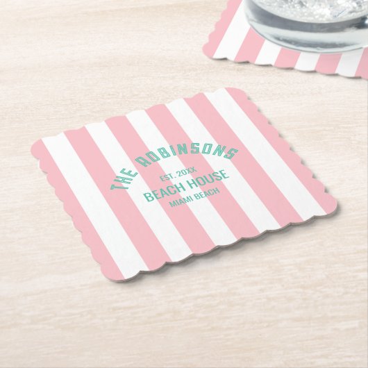 ビーチハウス名前をカスタムするピンクカバナストライプホテル ペーパーコースター (アングル)