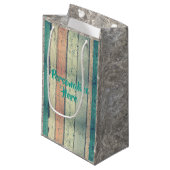 ビーチハウス色彩の鮮やかウッドストライプのティール（緑がかった色）ピンクサンド スモールペーパーバッグ (正面アングル)