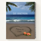 ビーチハートと前後のカスタマイズ可能な文字 ノートブック (裏面)