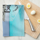 ビーチバムタイポグラフィ – アンブレラオントロピカルビーチ キッチンタオル (四つ折り)