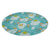 ビーチパターンで遊んでいるかわいい子供 カッティングボード (角)