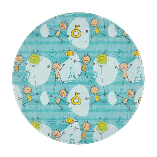 ビーチパターンで遊んでいるかわいい子供 カッティングボード (正面)