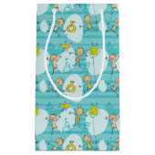 ビーチパターンで遊んでいるかわいい子供 スモールペーパーバッグ (正面)