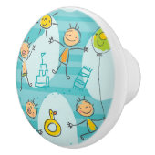 ビーチパターンで遊んでいるかわいい子供 セラミックノブ (右)