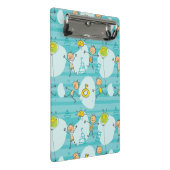 ビーチパターンで遊んでいるかわいい子供 ミニクリップボード (アングル)