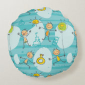 ビーチパターンで遊んでいるかわいい子供 ラウンドクッション (裏面)