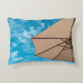 ビーチパーティーブルースサン海の傘ポップ・アートの色 アクセントクッション (正面)
