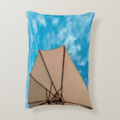 ビーチパーティーブルースサン海の傘ポップ・アートの色 アクセントクッション (裏面(縦))