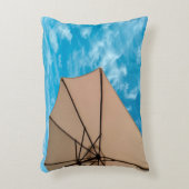 ビーチパーティーブルースサン海の傘ポップ・アートの色 アクセントクッション (正面(垂直))