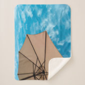 ビーチパーティーブルースサン海の傘ポップ・アートの色 シェルパブランケット (正面)