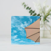 ビーチパーティーブルースサン海の傘ポップ・アートの色 招待状 (スタンド正面)