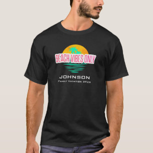 ビーチビブスオンリーファミリーバケーション任意の名前と日付 Tシャツ