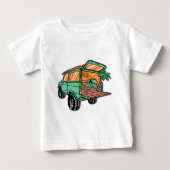 ビーチビューで車のイラストレーション夏おもしろい ベビーTシャツ (正面)