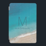 ビーチフォトターコイズ海パーソナライズされた波 iPad MINIカバー<br><div class="desc">ターコイズの海と優しい波は、ラップトップスリーブの前面にイニシャルや名モダン前が描かれ、のや名保護前が描かれパーソナライズされたてい違うます。クリック'さらに'追加'して、カスタマイズテンプレートを編集し、フォントやカスタマイズの色を変更したり、ビーチメモリの写真をアップローお気に入りのドしたりできます。</div>