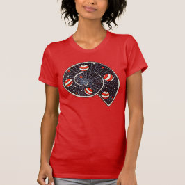 ビーチボールの惑星を持つ渦状銀河のかたつむり Tシャツ