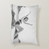 ビーチヴィンタのビキニの魅力的な若い女性 アクセントクッション (裏面(縦))