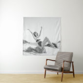 ビーチヴィンタのビキニの魅力的な若い女性 タペストリー (インサイチュ)