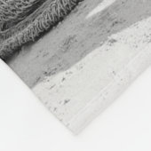 ビーチヴィンタのビキニの魅力的な若い女性 フリースブランケット (角)