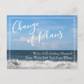 ビーチ写真の変更が延期された計画結婚の ポストカード (正面)