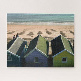 ビーチ小屋の青い空とイギリスの海辺の写真 ジグソーパズル