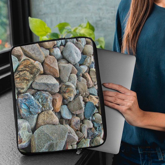 ビーチ岩 ラップトップスリーブ (クリエイターアップロード済み)