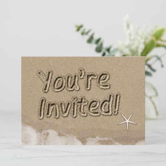 ビーチ招待されましたタイポグラフィパーティの招待状 招待状 (スタンド正面)