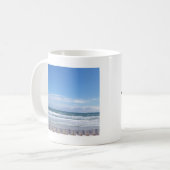 ビーチ椅子があなたを待つ コーヒーマグカップ (正面左)
