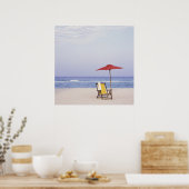 ビーチ椅子及び傘バイ海 ポスター (キッチン)